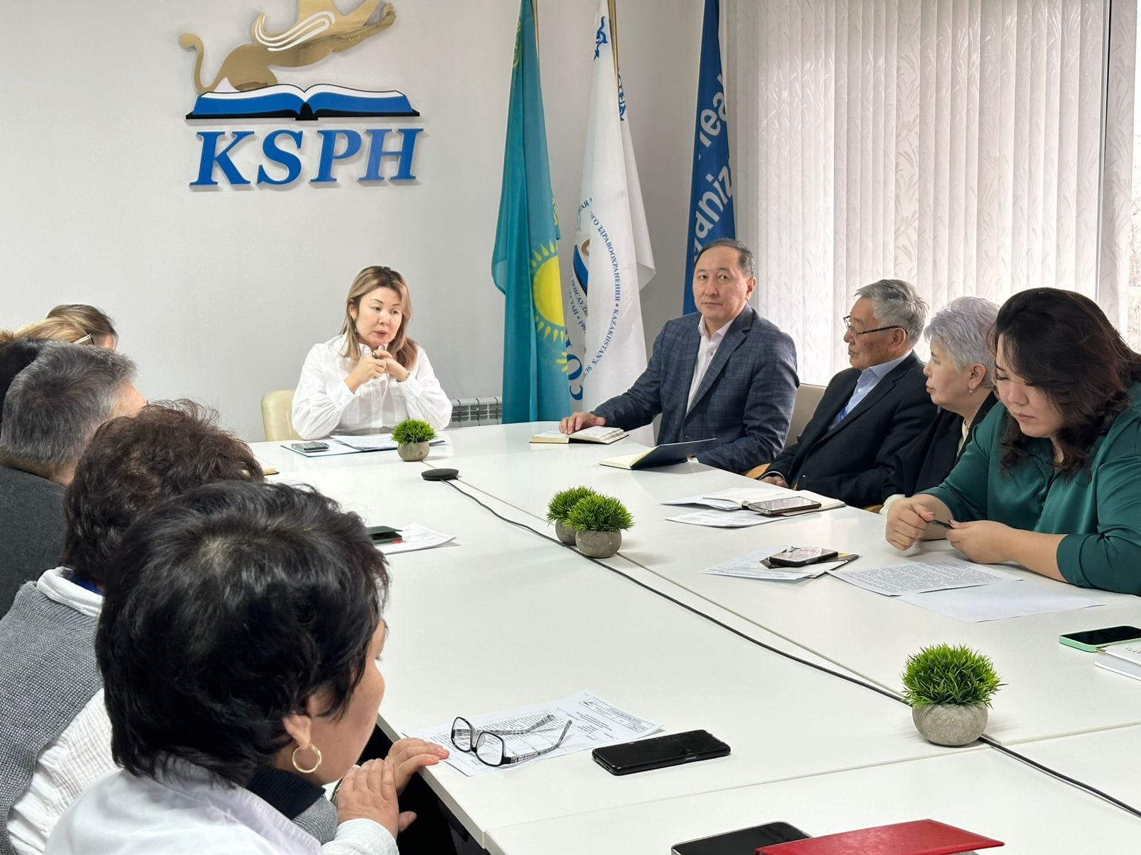 В университете состоялась планёрка по обсуждению вопросов здравоохранения в проекте Конституции РК